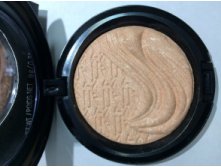   MAC Extra Dimension Skinfinish  9