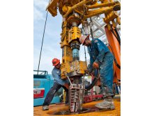 Drillingrigworker2014bloomberg-750xx1997-2663-12-0.jpg