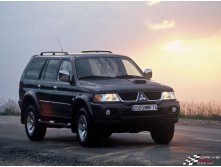 Pajero_Sport_night_wayx1600x1200.jpg