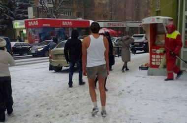 Зимой в шортах