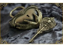 Сердце в руках (античное золото), цена 850 рублей