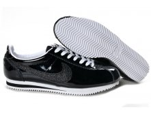 Cortez Shinning Nike.jpg