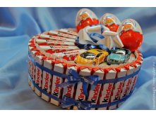 22ee698de3329c081a3a389dact8--suveniry-podarki-kinder-surprise-tort.jpg