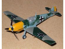 Bandai Bf109E Green-Yellow 1.jpg