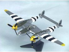 144 F-Toys P-38J Stripes 2.JPG