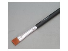 212  Flat Definer Brush 210.00.JPG