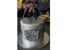 full_1014_44727_OptimusPrimeTransformersCake_4.jpg