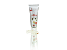 -       <<Body lotion-mousse with white orchid extract>>