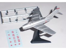 144 F-Toys MiG-15 Silver 1.jpg