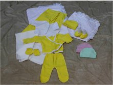 КДН0310 Компл. на выписку 10 пр. пододеяльник,уголок,2 пел.,2расп.,ползунки,шап.,цар.,пинетки (рибана).jpg