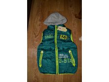 Жилетки очень теплые, в размер