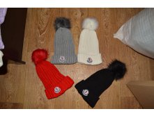 Шапка Монклер, 100% акрил, по-моему мнению на возраст 5-15 лет