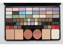 1105 . -  Chanel 61 color makeup plate (A)