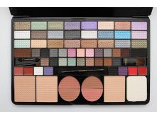 1105 . -  Chanel 61 color makeup plate (B)