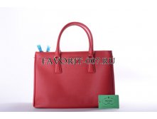 r-bags-Prada-02.jpg