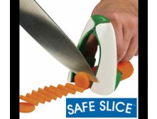УСТРОЙСТВО ДЛЯ БЕЗОПАСНОЙ НАРЕЗКИ ОВОЩЕЙ SAFE SLICE 90руб