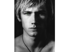 Alex-pettyfer-original-burberry-474936033.jpg