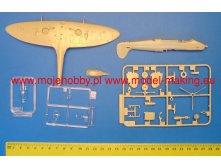 HobbyBoss 80213 Spitfire V Trop 2.jpg