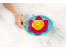 Quut LILI bath product-with-hand LR.jpg