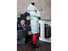 Длинная куртка с трикотажными вставками на воротнике (арт. 8028) светл.ментол спинка.jpg
