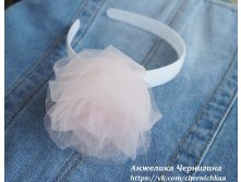 Ободок для девочки с пышной розой пудрового цвета. 200 руб.