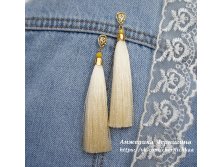 Серьги-кисти бледно-желтого цвета. 350 руб.