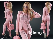 Костюм - 18784 Костюм в стиле casual декорированный змеечками. Цвет - розовый. 618 грн.(1545 руб)