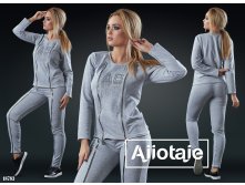 Костюм - 18783 Костюм в стиле casual декорированный змеечками. Цвет - серый 618 грн.(1545 руб)