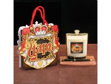 Подарочный набор "Царь", фляжка 240 мл., ручка Царь; Китай; 18 см &#215; 16,5 см &#215; 3,5 см; Пластик; В боксе 117 наборов. Арт.: 2630093 255.00 руб.