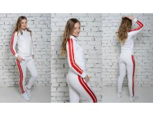 Черный спортивный костюм с белыми лампасами