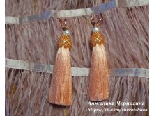 Серьги-кисти нежного персикового цвета