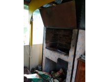 Мангал для шашлыков на летней веранде