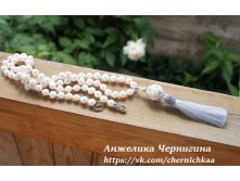 Сотуар Светлый день. Речной жемчуг, чешский бисер, акриловые бусины и нити из искусственного шёлка. Для своих кисточек всегда стараюсь найти самые тонкие ниточки чтобы кисть была бархатной, нежной и пышной.