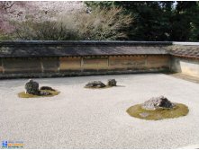 Kyoto ryoan ji stone garden.jpg