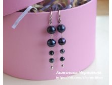 Серьги из черного жемчуга, хрустальных бусин и посеребренных швенз