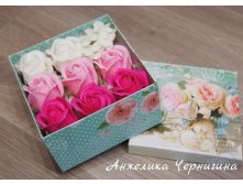 Цена такой коробочки из 8 розочек и 1-й гортензии 500 руб.