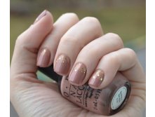 OPI Barefoot in Barcelona + Essence Make it golden 2.JPG