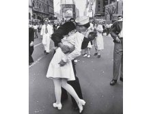 vj_day_kiss.jpg