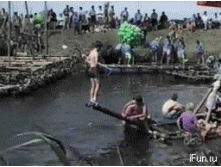 зацепился трусами.gif