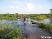 затопленый мостеГ (вода поколено)