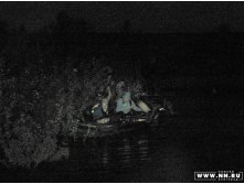 Попытка ?3, лодочная переправа... один гребет, второй черпает воду