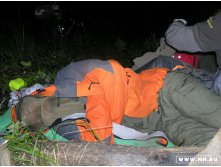 С неба что то срывается...