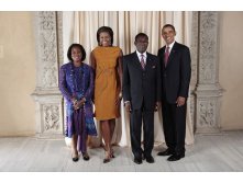 800px-Teodoro_Obiang_Nguema_Mbasogo_with_Obamas.jpg