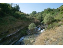 Симпатичная речка Каркарчай, что течет в Степанакерт