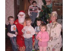 на заднем фоне дениска 