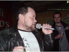 Наш баптистский священник отжигает с микрофоном)))