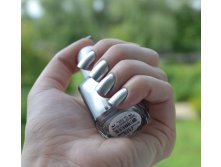 Essie No Place Like Chrome .jpg