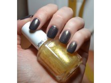 Essie As Gold As It Gets 2.jpg