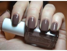 Essie 735 Hot Coco 1.jpg