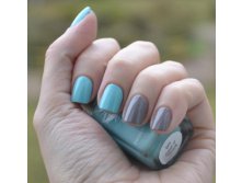 Essie Chinchilly + Priti Nyc Crown of Trons 2.JPG